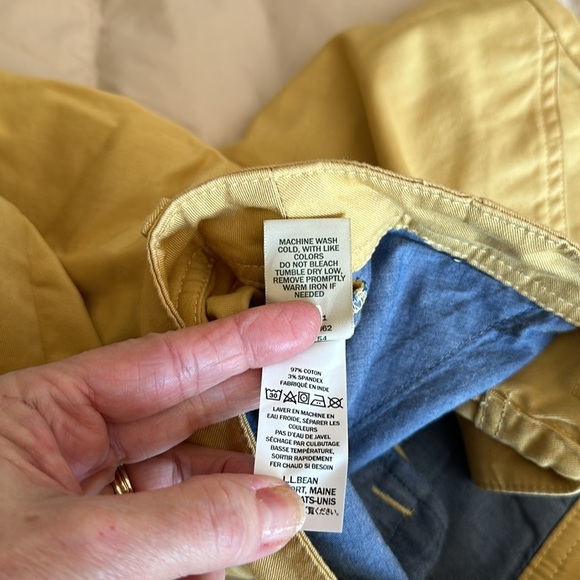 LLBean cotton short 7” has some discoloration 6 reg has 3% spandex twill - Picture 8 of 12